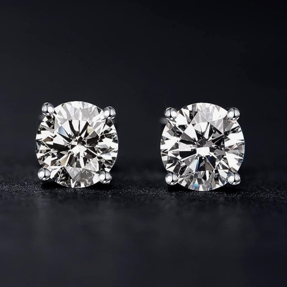 Beautiful 4 cttw Moissanite earrings - Picture 3 of 6